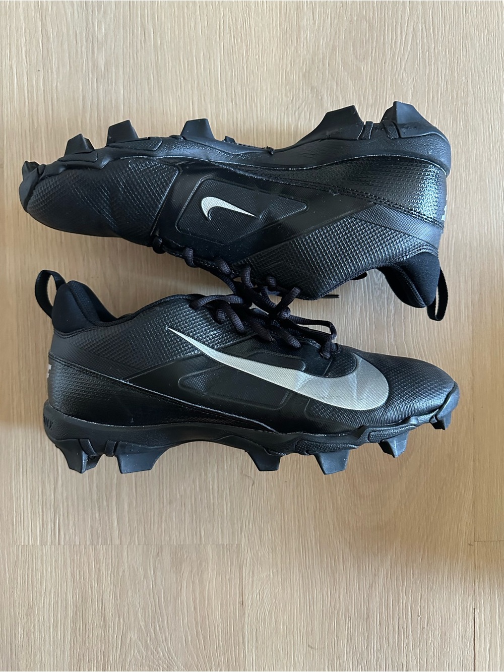 Nike Men’s Black Athletic Cleats with Silver Swoosh